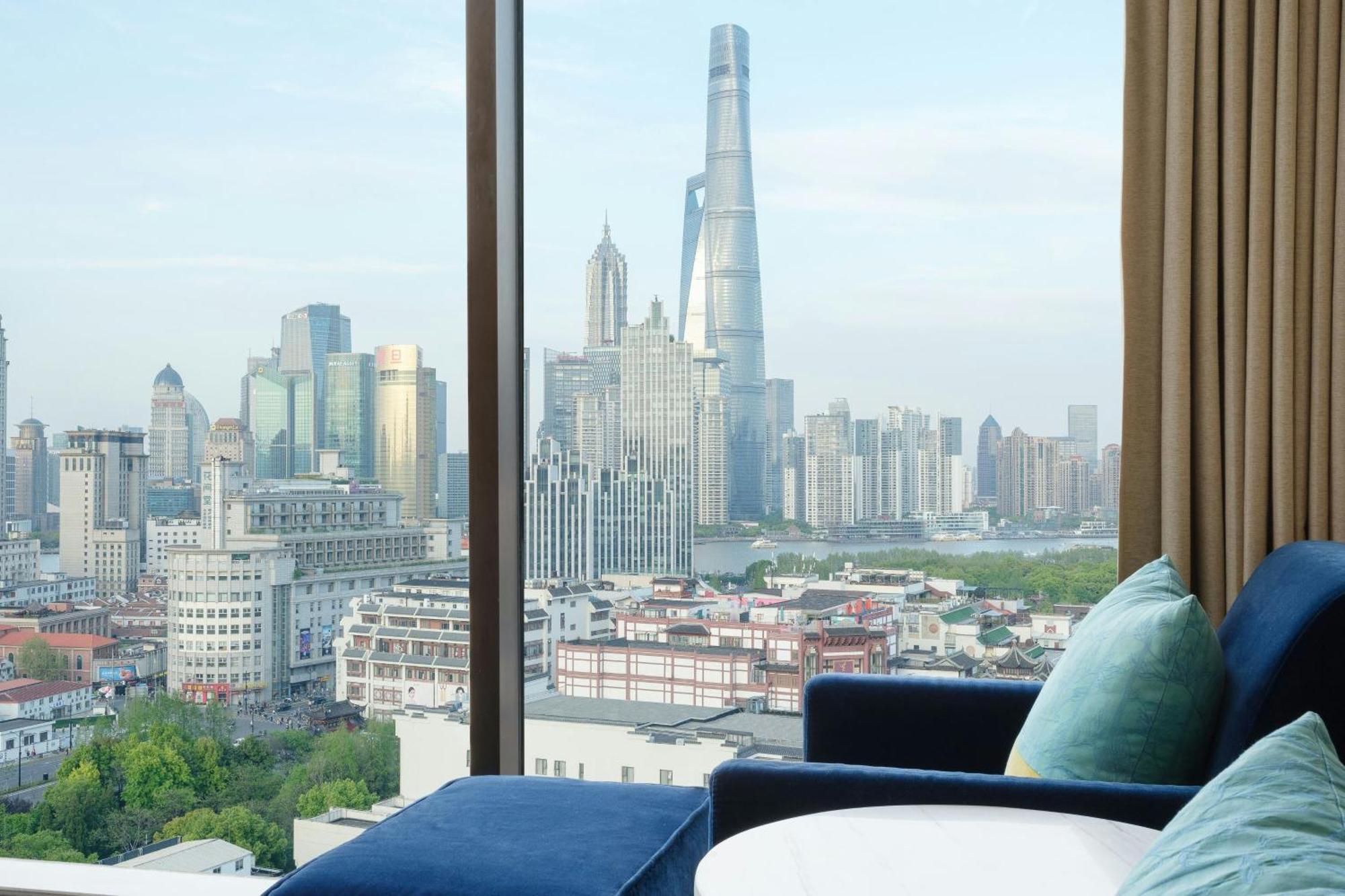 Renaissance Shanghai Yu Garden Hotel On The Bund Exterior photo View of the skyline of Pudong from a room at the hotel