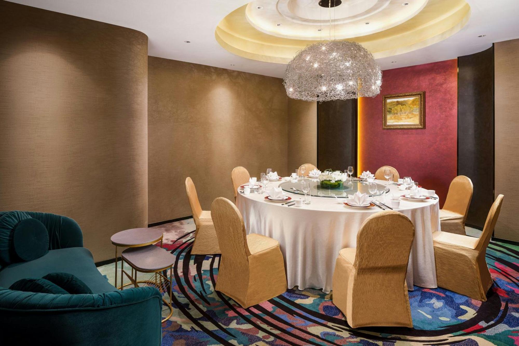 Renaissance Shanghai Yu Garden Hotel On The Bund Exterior photo A private dining room at the restaurant