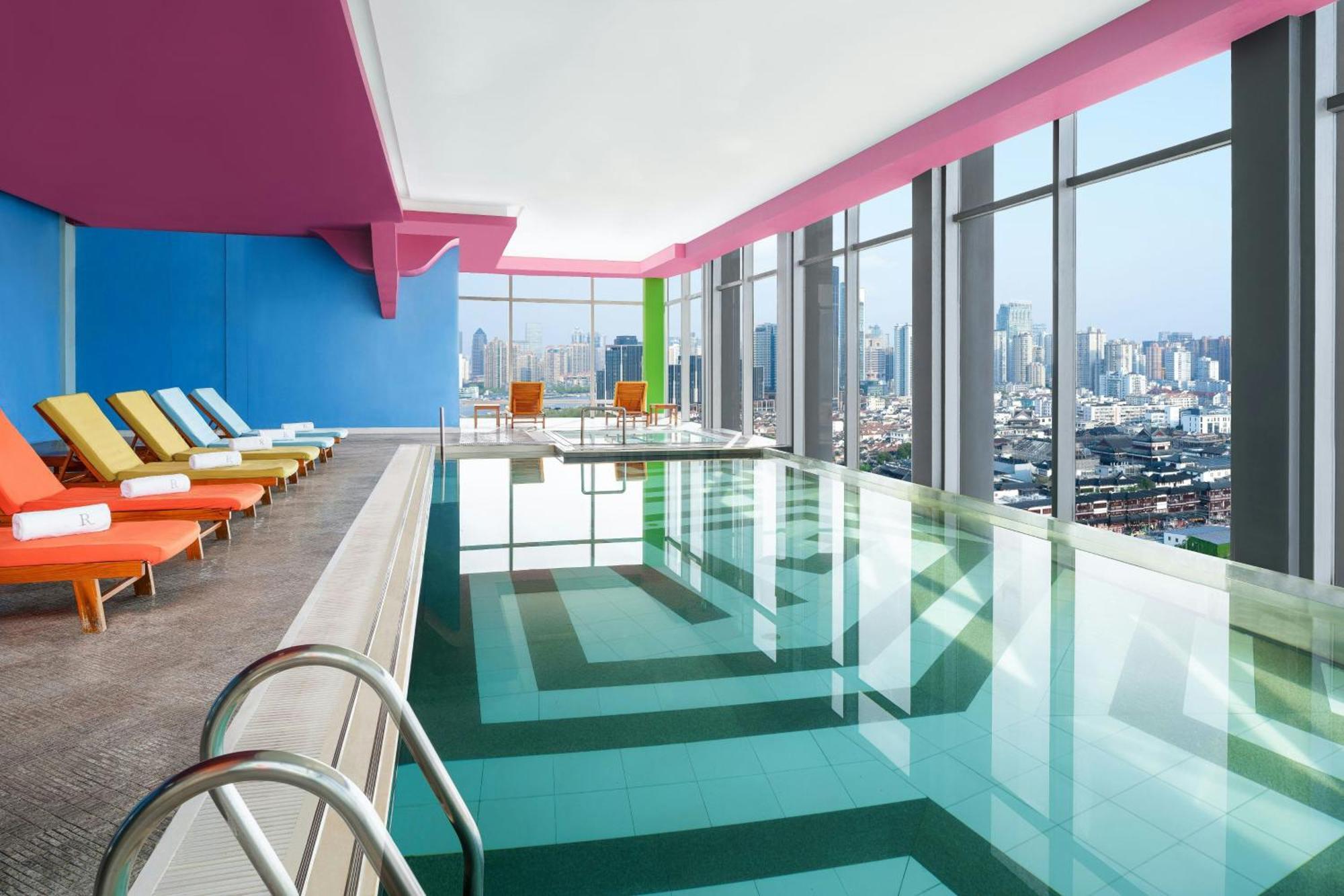 Renaissance Shanghai Yu Garden Hotel On The Bund Exterior photo The pool at the hotel