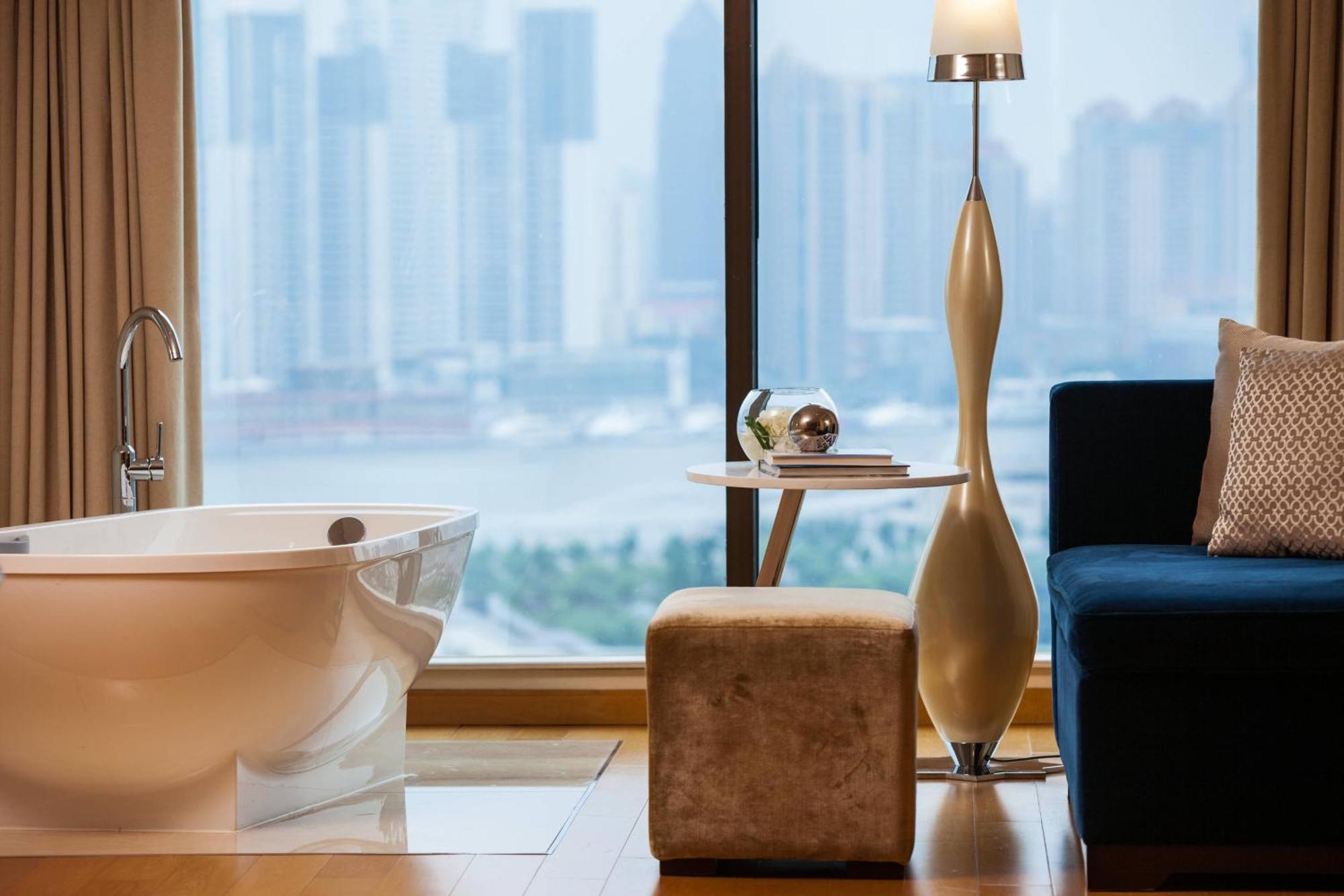 Renaissance Shanghai Yu Garden Hotel On The Bund Exterior photo A suite at the hotel