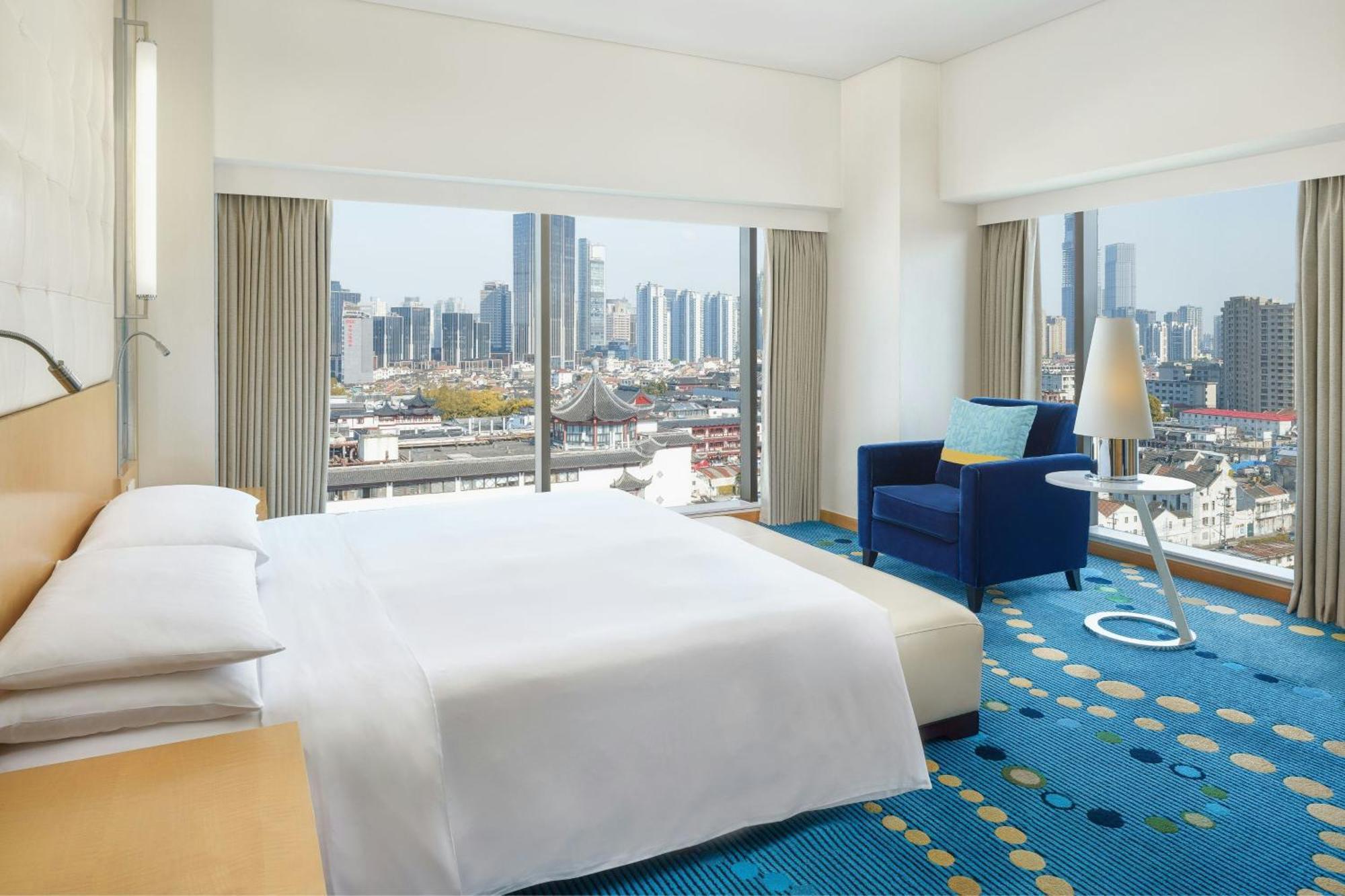 Renaissance Shanghai Yu Garden Hotel On The Bund Exterior photo Deluxe King